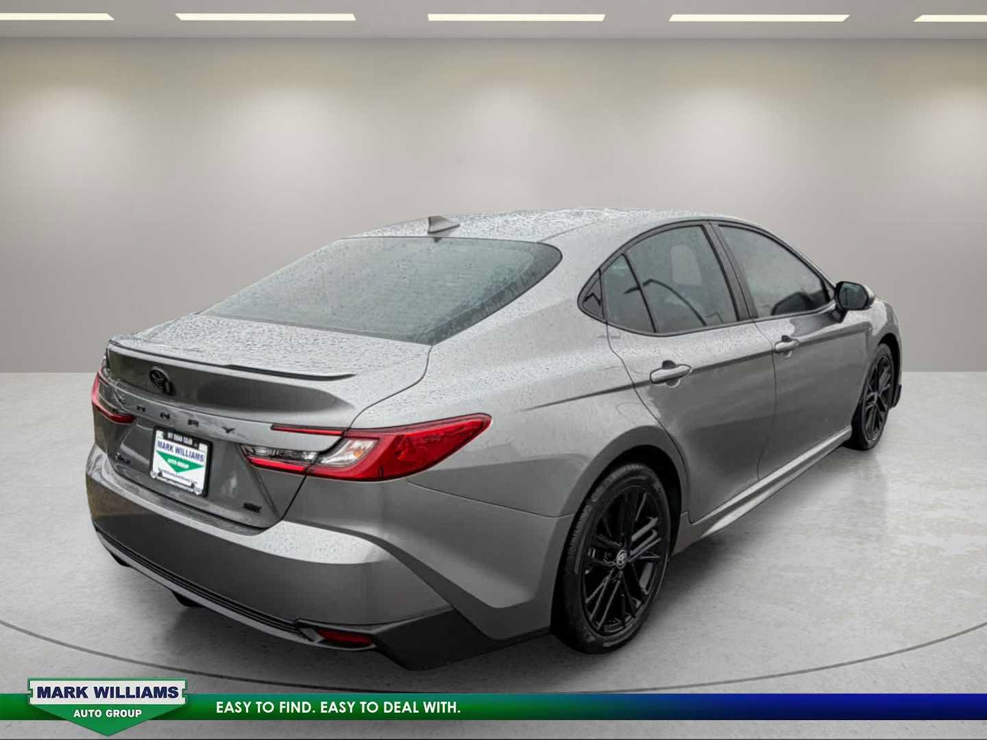 Used 2025 Toyota Camry SE w/ Convenience Package FWD image 3