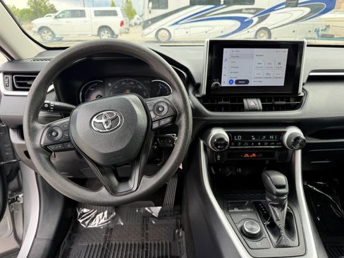 Used 2025 Toyota RAV4 LE AWD/4WD image 32