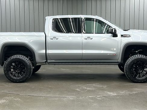 Used 2025 GMC Sierra 1500 AT4 w/ AT4 Premium Package image 6