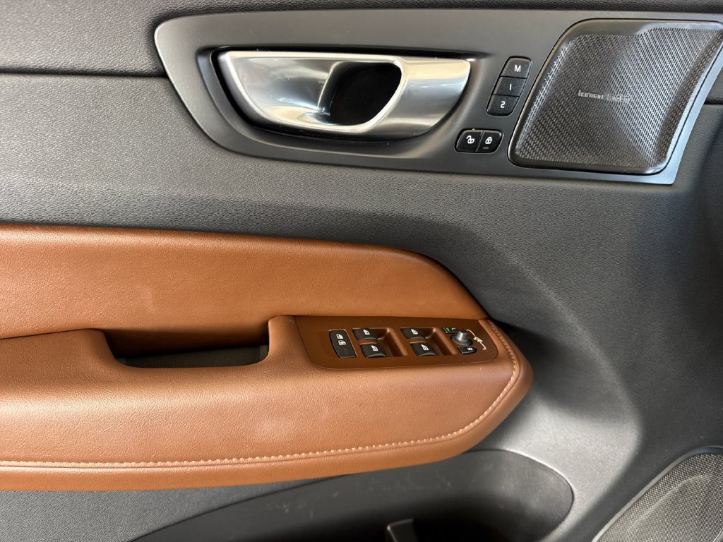 Certified 2024 Volvo XC60 T8 Plus w/ Protection Package Premier AWD/4WD image 10