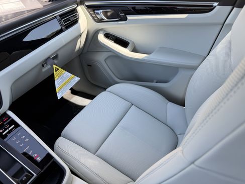 New 2026 Porsche Macan image 18