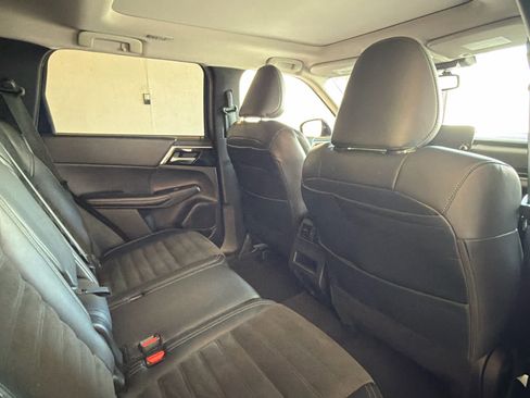 Used 2024 Mitsubishi Outlander SE FWD image 31