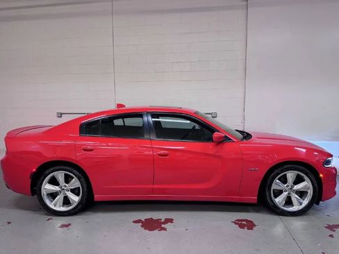 Used 2016 Dodge Charger R/T image 2
