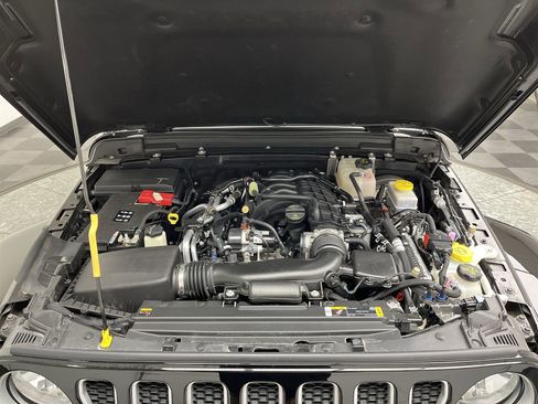 Used 2022 Jeep Wrangler Unlimited Sahara w/ Cold Weather Group AWD/4WD image 27