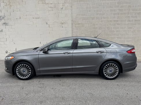 Used 2013 Ford Fusion Titanium image 2