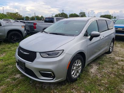 Used 2023 Chrysler Pacifica Touring-L