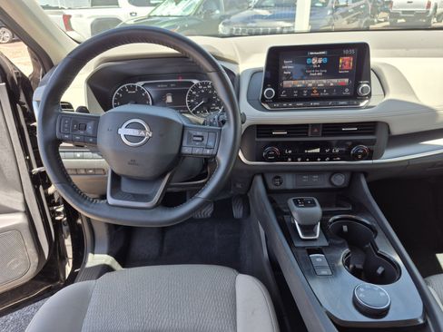 Used 2025 Nissan Rogue SV AWD/4WD image 19