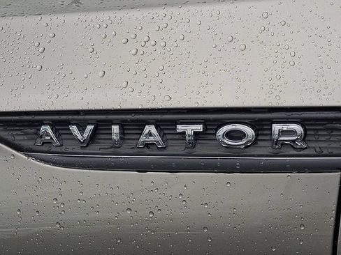 Used 2023 Lincoln Aviator AWD w/ Premium Package image 33