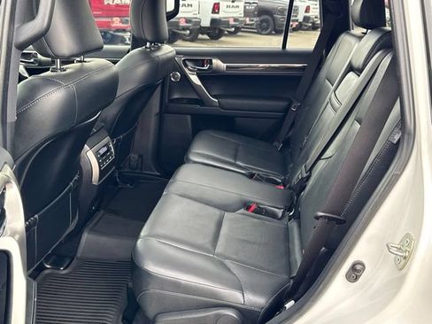 Used 2022 Lexus GX 460 Luxury w/ Off Road Package AWD/4WD image 24