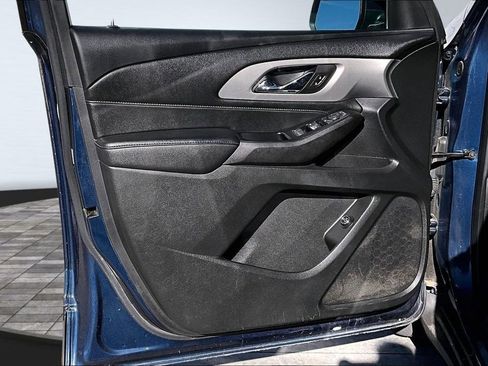 Used 2023 Chevrolet Traverse LT image 13