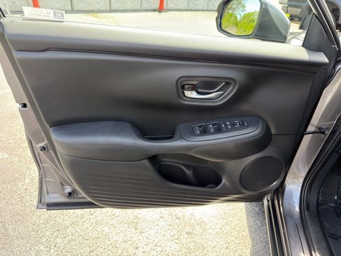 Used 2024 Honda HR-V LX image 11