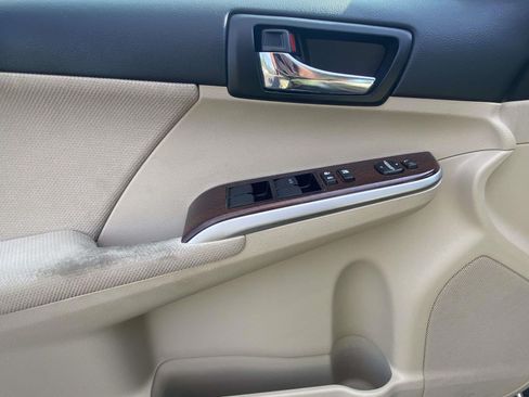 Used 2012 Toyota Camry XLE w/ Convenience Pkg FWD image 16