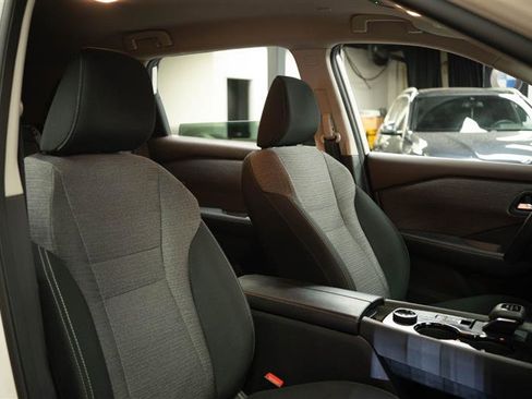 Used 2023 Nissan Rogue SV image 15