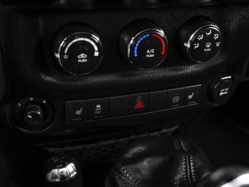 Used 2012 Jeep Wrangler Rubicon image 17