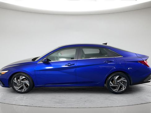 Used 2025 Hyundai Elantra SEL FWD image 6