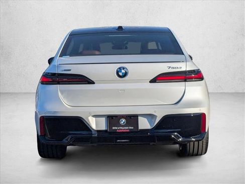 New 2026 BMW 750e xDrive image 7