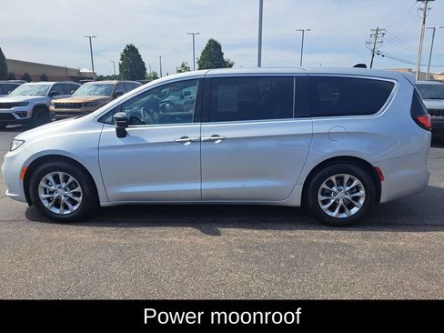 Used 2026 Chrysler Pacifica Limited FWD image 7