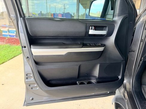 Used 2014 Toyota Tundra SR5 w/ SR5 Upgrade Package RWD image 11