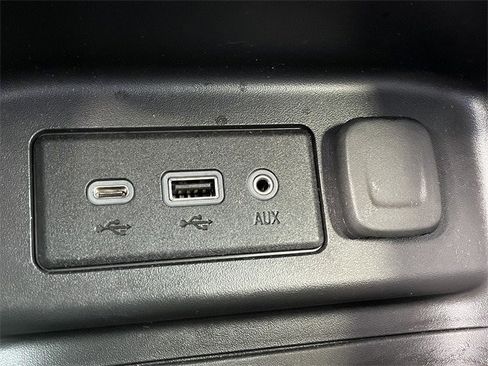 Used 2023 Chevrolet Equinox LT image 19