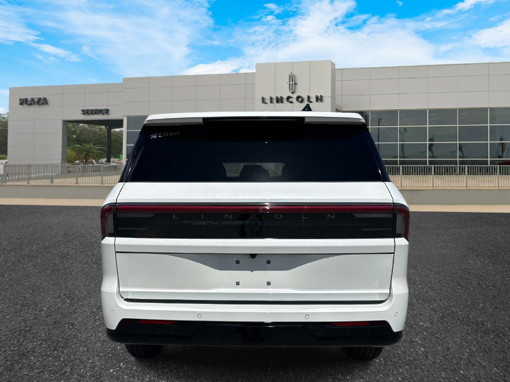 New 2026 Lincoln Navigator Reserve AWD/4WD image 4