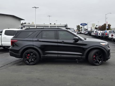 Used 2020 Ford Explorer ST w/ ST Street Pack image 4