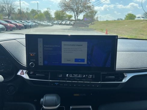 Used 2025 Toyota Sienna Platinum image 13