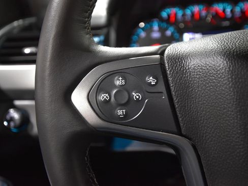 Used 2015 Chevrolet Suburban LT image 23