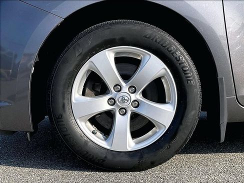 Used 2017 Toyota Sienna LE w/ Outdoor Package FWD image 7