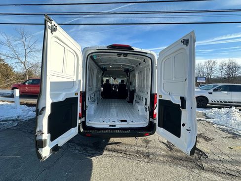 Used 2024 Ford Transit 250 Medium Roof w/LWB Van 3D image 28