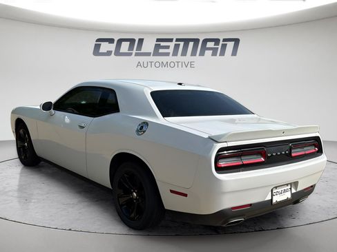 Used 2019 Dodge Challenger SXT RWD image 3