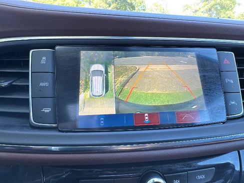 Used 2018 Buick Enclave Avenir w/ Avenir Technology Package AWD/4WD image 22