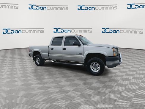 Used 2005 Chevrolet Silverado 2500 LT w/ Heavy-Duty Power Package image 2