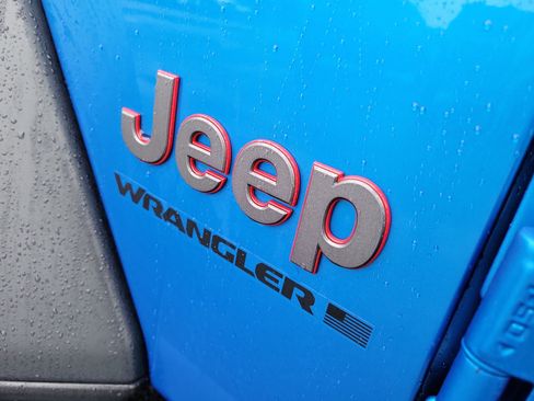 Used 2024 Jeep Wrangler Unlimited Rubicon w/ Technology Group image 6