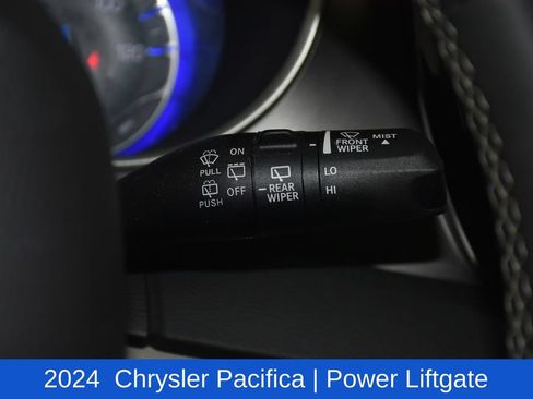 Used 2024 Chrysler Pacifica Touring-L FWD image 12