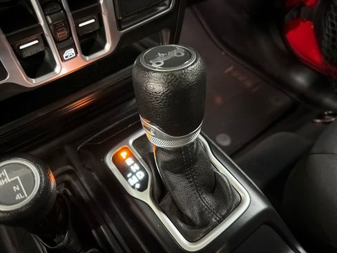 Used 2018 Jeep Wrangler Unlimited Sport S AWD/4WD image 34