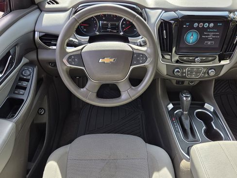Used 2018 Chevrolet Traverse LT FWD image 13
