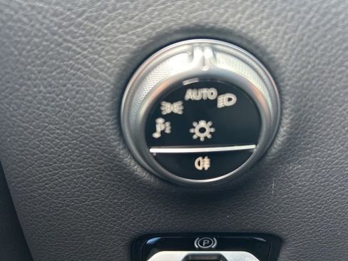 Used 2024 Mercedes-Benz GLC 300 4MATIC image 16