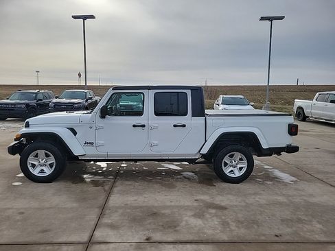 Used 2021 Jeep Gladiator Sport image 6
