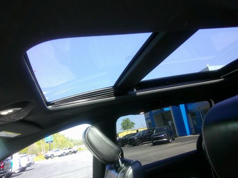 Used 2023 Chrysler Pacifica Touring-L w/ S Appearance Package FWD image 10