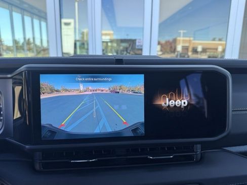 Used 2025 Jeep Gladiator Sport image 27