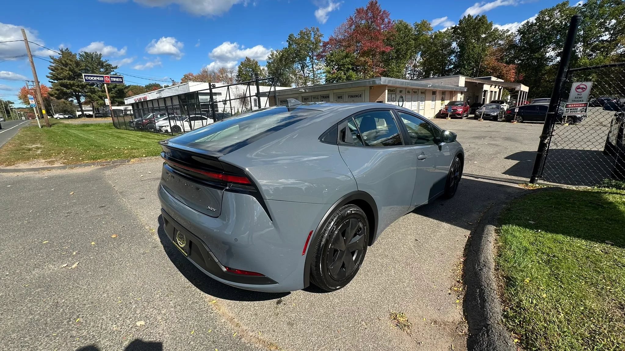 Used 2023 Toyota Prius LE FWD image 5