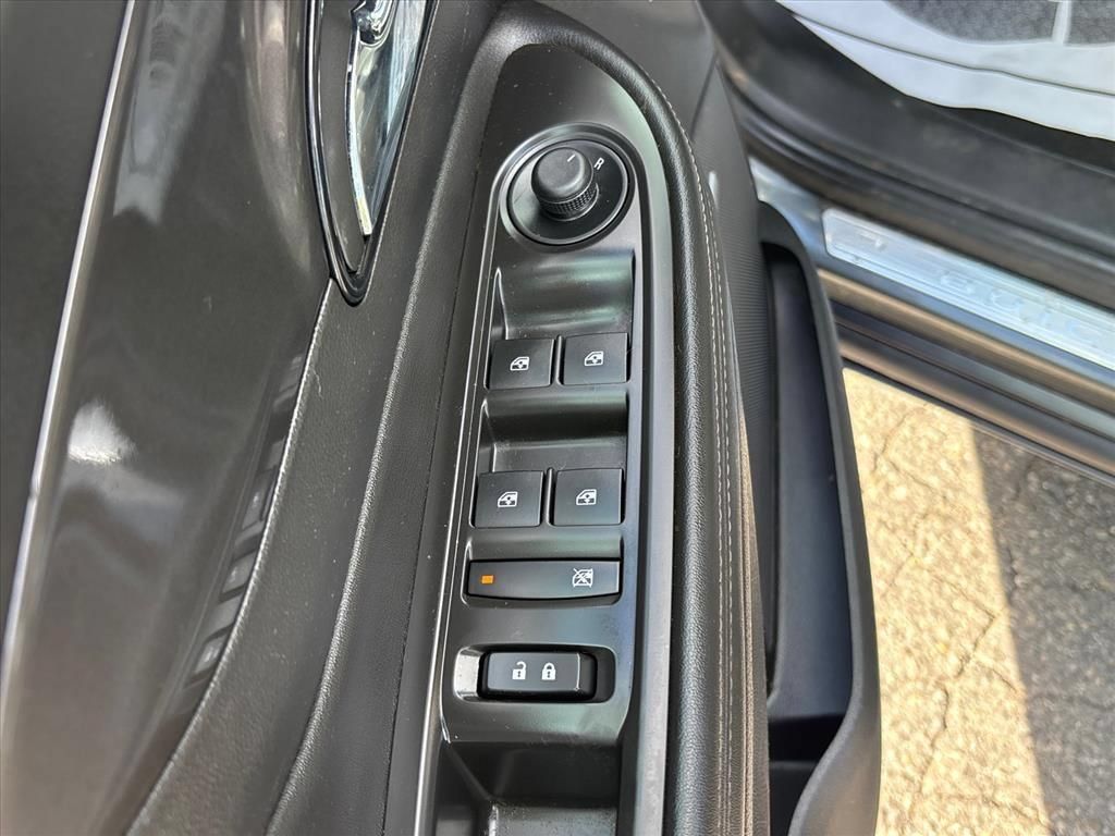 Used 2018 Buick Encore Premium AWD/4WD image 18