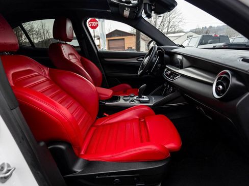 Used 2024 Alfa Romeo Stelvio Veloce image 31