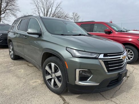 Used 2022 Chevrolet Traverse LT w/ LT Premium Package image 2