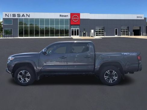 Used 2019 Toyota Tacoma TRD Sport AWD/4WD image 6