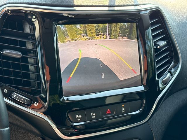 Used 2019 Jeep Cherokee Limited w/ Luxury Group AWD/4WD image 27
