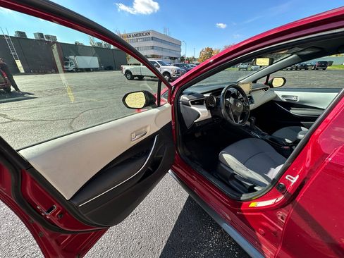 Used 2022 Toyota Corolla SE image 9