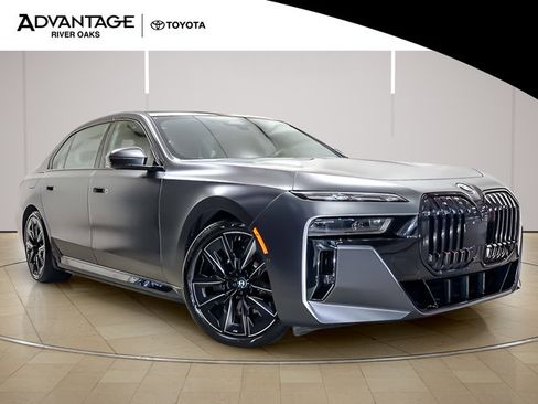 Used 2023 BMW i7 xDrive60 AWD/4WD image 2