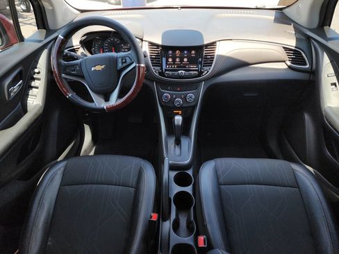 Certified 2022 Chevrolet Trax LT w/ LT Convenience Package FWD image 18