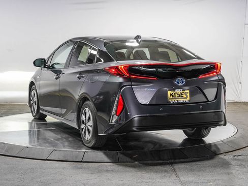 Certified 2018 Toyota Prius Prime Advanced w/ Carpet Mat Package FWD image 2